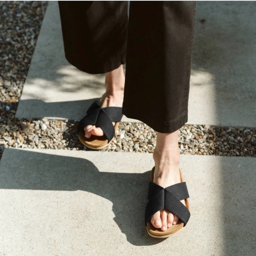 Jenni Kayne Black Cross Strap Slide Sandals Sz 39/9 Summer Comfort Minimalist